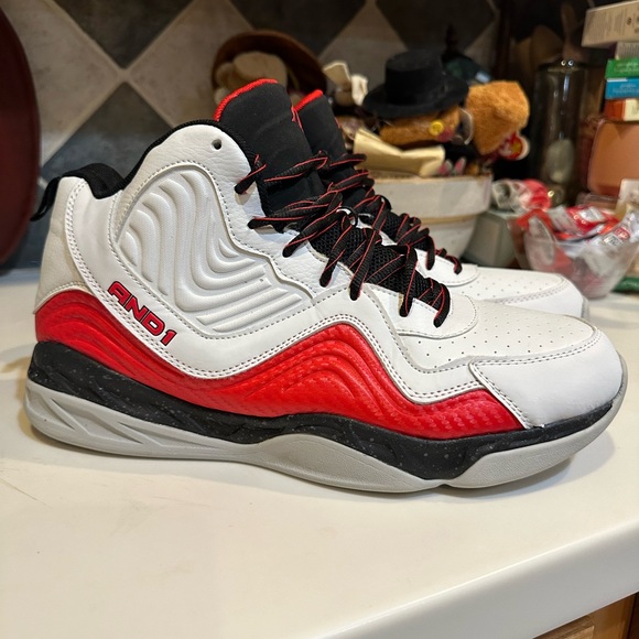 AND1  MAVERICK BASKETBALL SHOE 11.5 WHITE RED ATHLETIC SPORT CASUAL MNA141ES071 - Picture 10 of 12